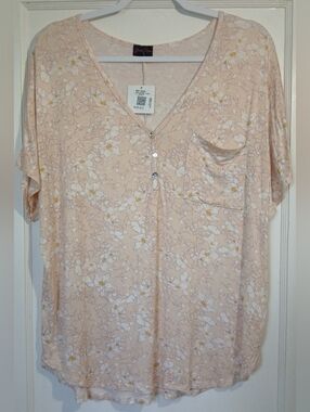Shiela Rose Floral V-Neck Button Pocket Tee NWT